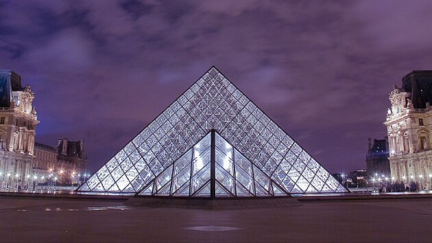 Pyramidy Louvre