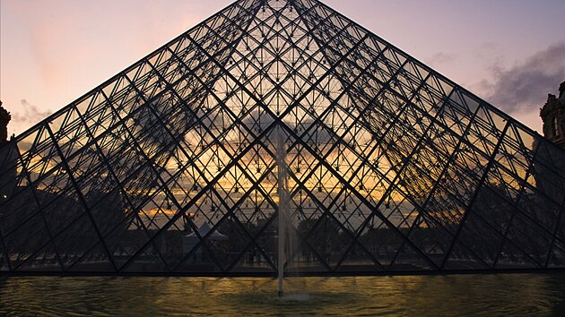 Louvre pyramidy