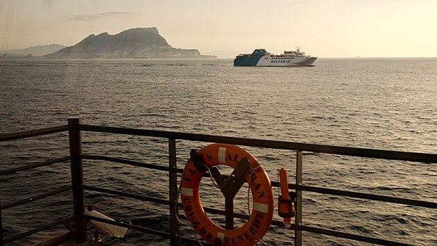 Na lodi smr Maroko. Gibraltarsk prliv.