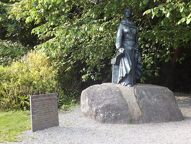 Pir�tka Grace O�Malley p�epadala proplouvaj�c� lod� a t�m loupen�m se zaslou�ila o rozkv�t kraje.