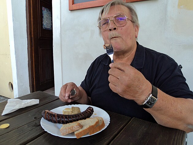 P�itom jen pomalu po kousk�ch, pot� to osprchoval pivem