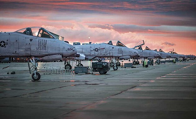 A-10 Thunderbolt pipraven k letu. Snmek pozen 12. bezna 2017 u 124. sthac perut na zkladn Boise ve stt Idaho