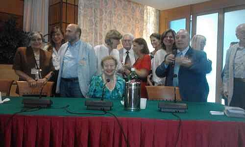 Kn�na Elettra Marconi s p��buzn�mi ��astn�k� v�pravy Italia.