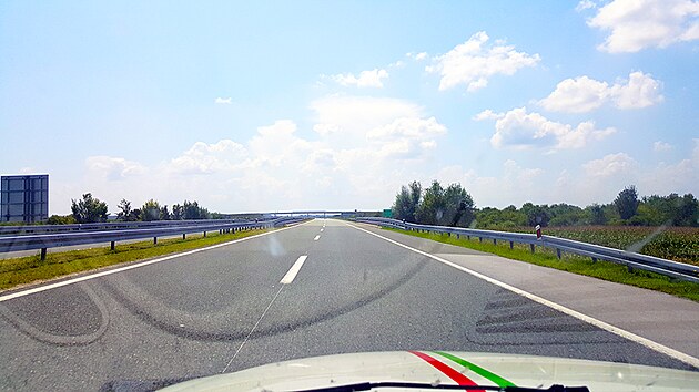 D�lnice A2 od Dakova. Omluvte kvalitu fotku, ale je to momentka.
