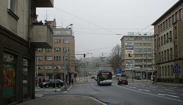Vak tam za trolejbusem a ekou Ostravicou je u Slezsk Ostrava...