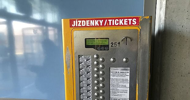 Dalsi zoskliveny automat