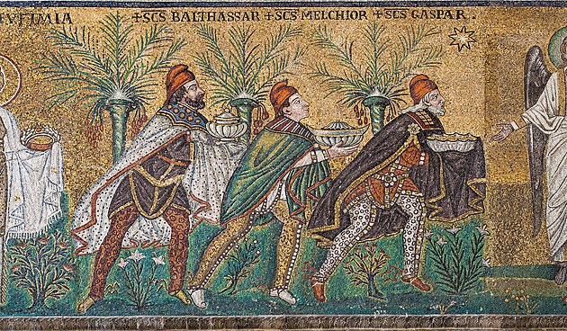Ti krlov, se jmny Balthassar, Melchior, Caspar. Mozaika z baziliky Sant'Apollinare Nuovo, Ravenna