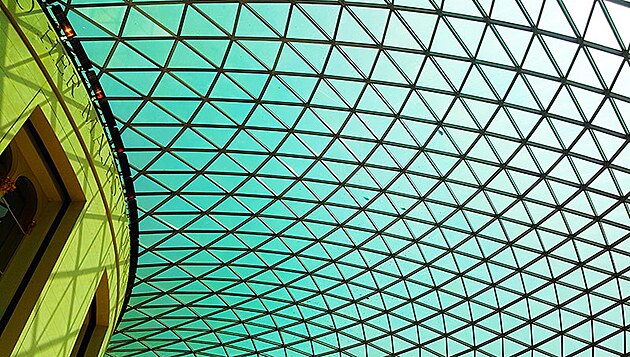 Britsk� muzeum je skv�le zrekonstruovan� a spojuje klasickou a modern� architekturu.