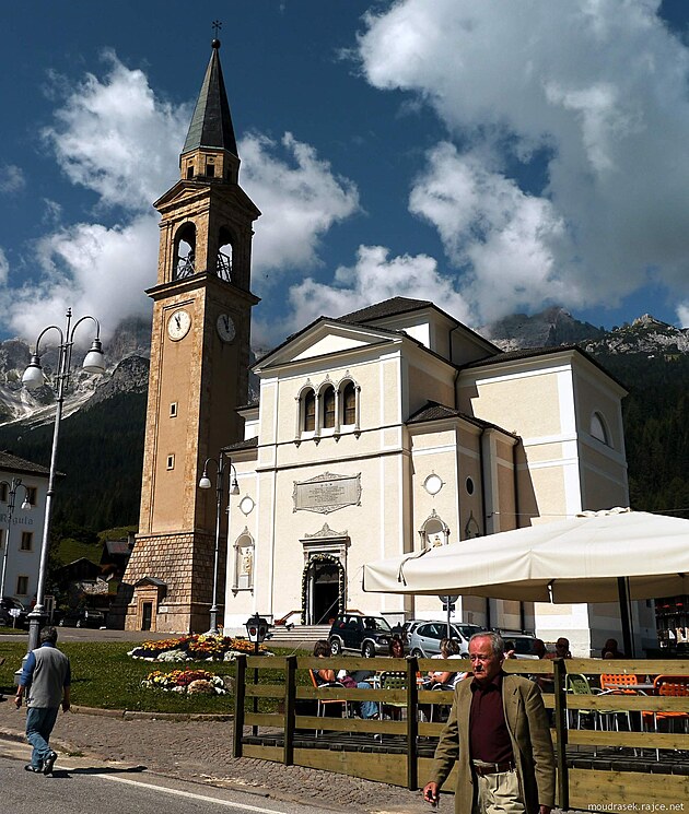 V kostela sv.Luke Evangelisty v Padole stoj zvl᚝, tedy mimo budovu svatostnku