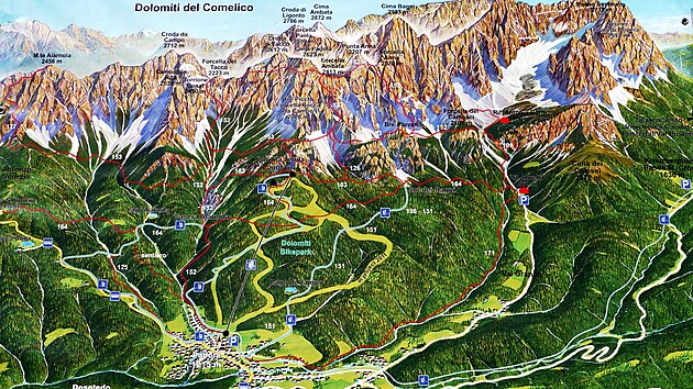 Snímek informační tabule u lanovky v Padole - znázorněny stezky i cyklopark začínající u horní stanice lanovky