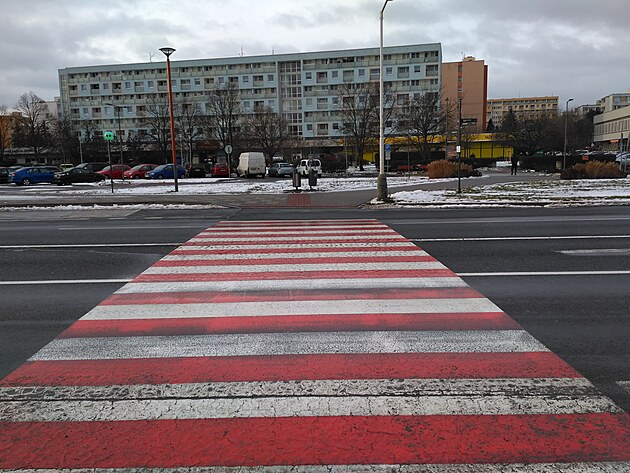 dlouh� p�echod na S�tn�, obt�n� p�ekonateln� zejm�na pro pomal� chodce