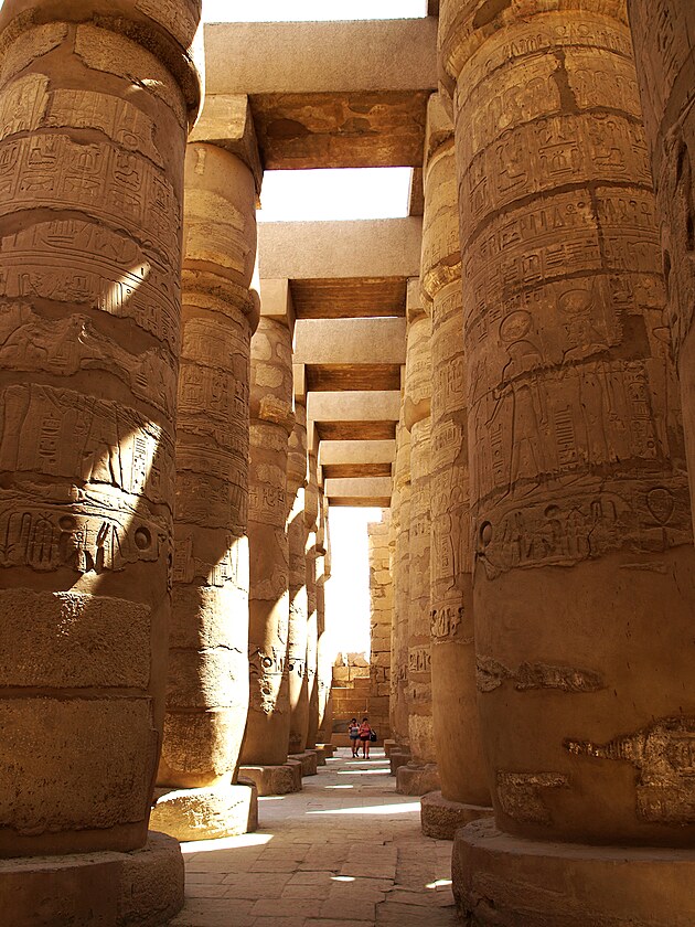 sloupy v Karnaku