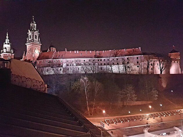 Hrad Wawel v noci, foceno ze stechy restaurace hotelu...