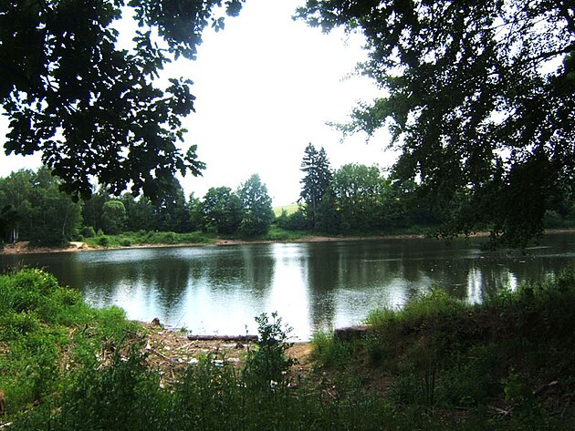 Rameno p�ehrady v B�l� T�eme�n�