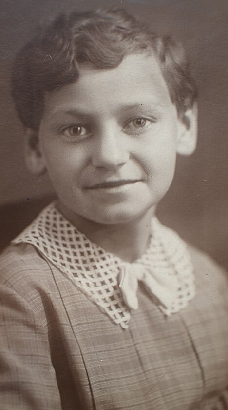 Boženka v roce 1938
