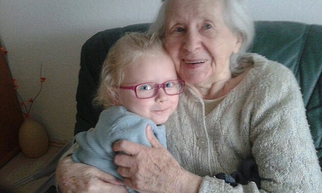 Jeden �ivot za��n� a druh�...