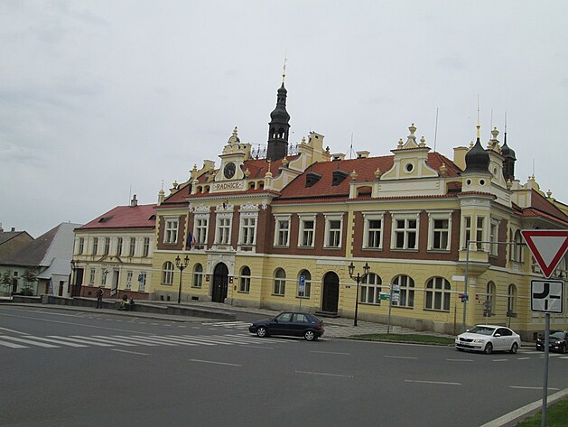 tvary a barvy, ženská oblost