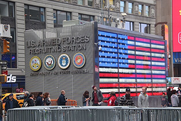 Pmo na Times Square je i nborov kancel US Army.