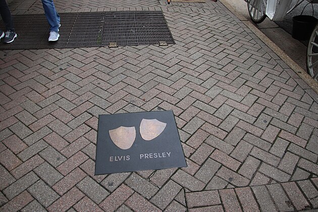 Stopy Elvise jsou opravdu v kad druh ulici.
