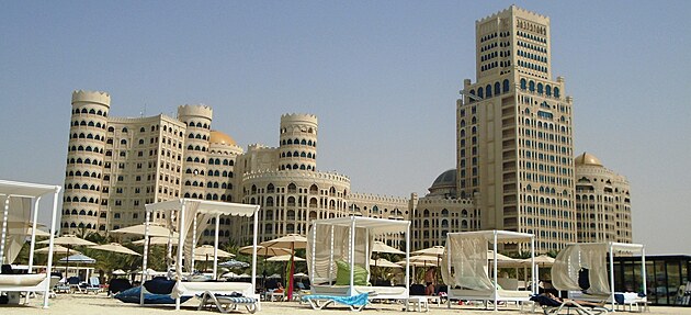 Pohled na Al Hamra Residence od moe.