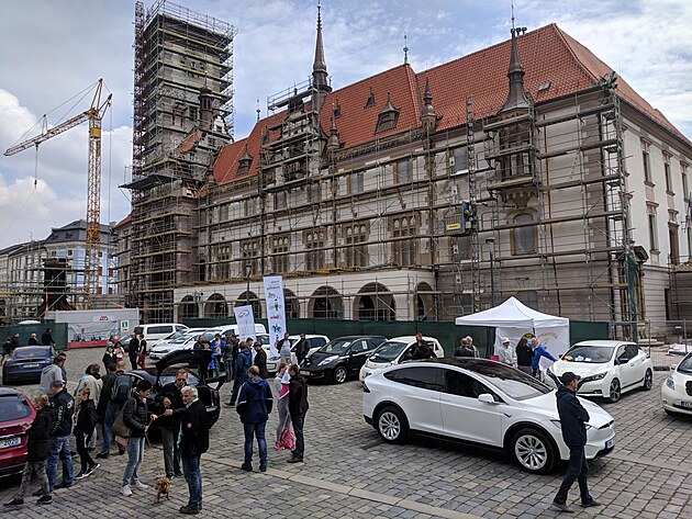 BLOG 61 Orloj v rekonstrukci - elektromobily v plné parádě