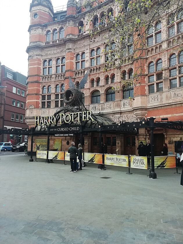 Londn a z magickho sveta J. K. Rowlingovej dodnes - naprklad vaka novej divadelnej adaptcii Hatty Potter a prekliate diea