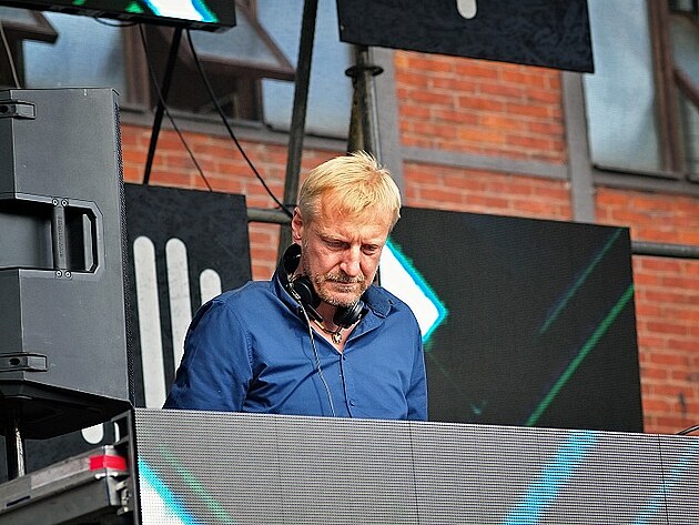 DJ Ian Blond
