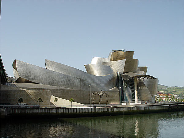 Guggenheim Bilbao [https://commons.wikimedia.org/wiki/File:Guggenheim_Bilbao.jpg, https://upload.wikimedia.org/wikipedia/commons/3/3c/Guggenheim_Bilbao.jpg, lvaro Ibnez from Madrid, Spain [CC BY 2.0 (https://creativecommons.org/licenses/by/2.0)]