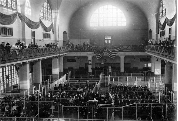 Registran hala imigranej stanice na Ellis Islande zhruba v roku 1910 - v dobe, kedy ou preli moji pra-prastar rodiia.