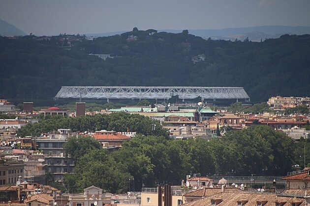 V d�lce je vid�t i Olympijsk� stadion.