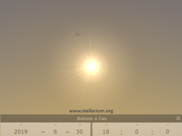 30. 8. 2019 - Modr supernov; Msc podruh v srpnu v novu a souasn nejble Zemi. Bhem novu je ovem Msc nepozorovateln, stejn jako Venue, kter se na simulaci programem Stellarium nachz vlevo od Slunce a Msce.