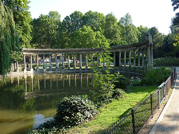 Parc Monceau, kolonda u jezrka