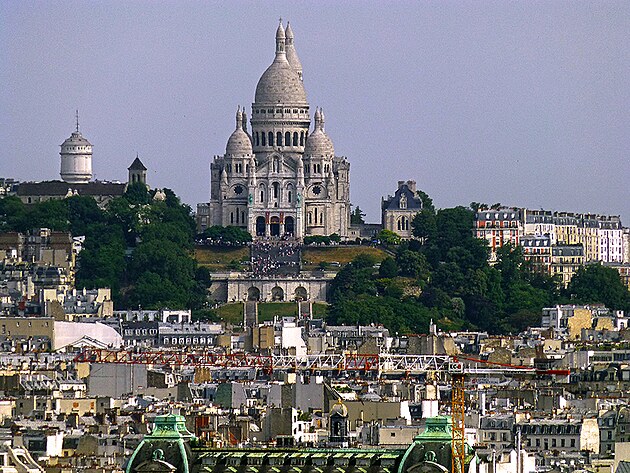 Sacr-coeur z ve Tour St-Jacques