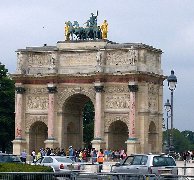 Carrousel  mal Vtzn oblouk mezi Tuilerijskmi zahradami a Louvrem