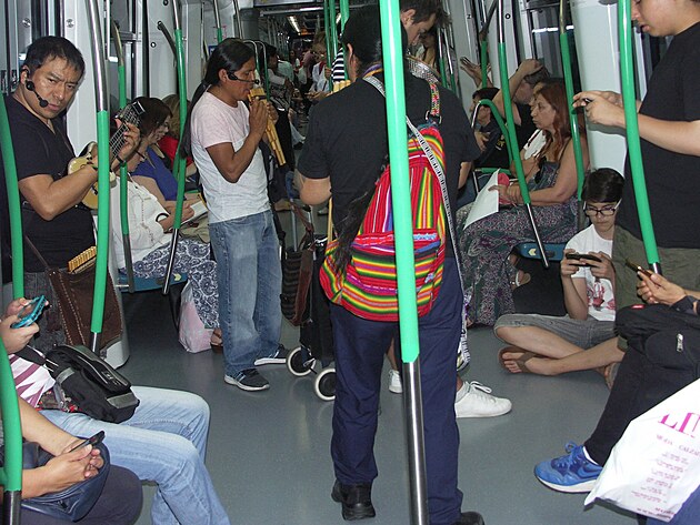 Latinskoamerick hudba v metru - moc penz nevybrali