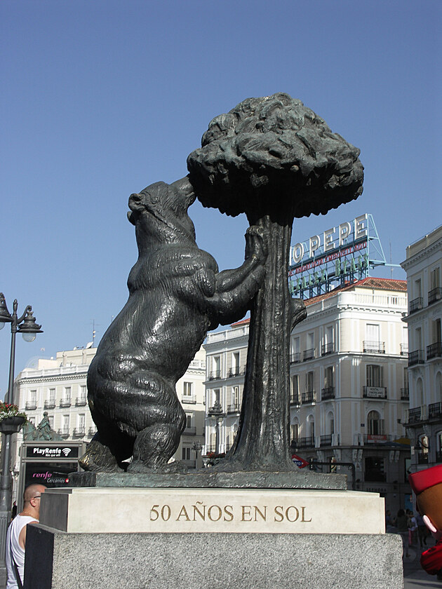 Nmst del Sol a slavn medvd, symbol Madridu