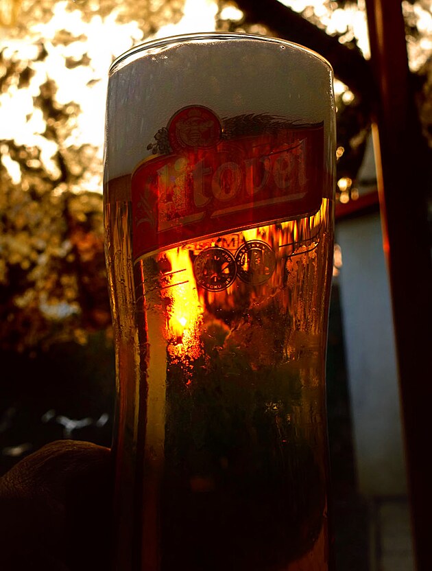 Dokud je slunce a teplo, i v hosp�dce se je�t� d� posed�t