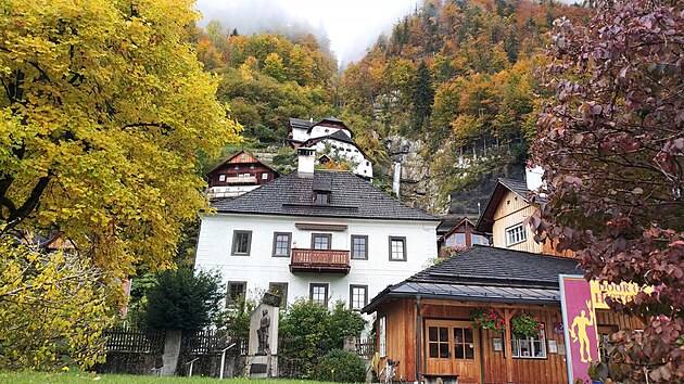 Ale my se rad�ji v�novali m�stn� architektu�e kter� se nauv��iteln�m zp�sobem prol�nala s p��rodou.