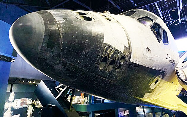 Raketopln Atlantis, jeden ze ty dochovanch pomnk programu Space Shuttle, vypad prost monumentln. Je tak trochu nmou vitkou, e jsme se za poslednch 8 let, od poslednho letu, moc daleko neposunuli.