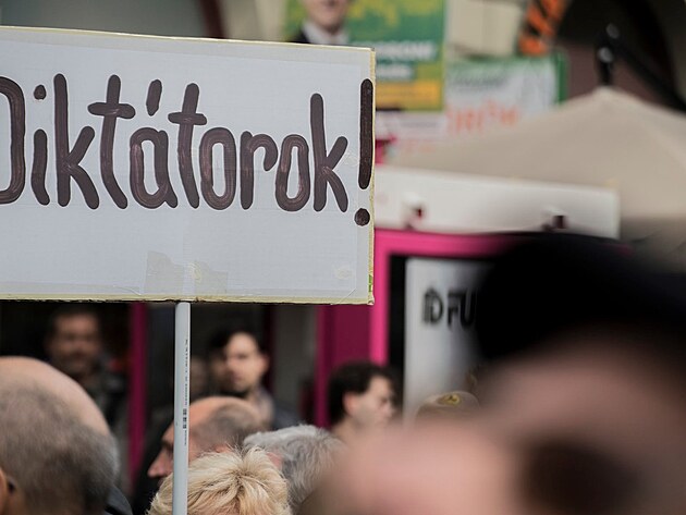 Demonstrace proti tureckmu prezidentovi Erdoganovi, Budape.