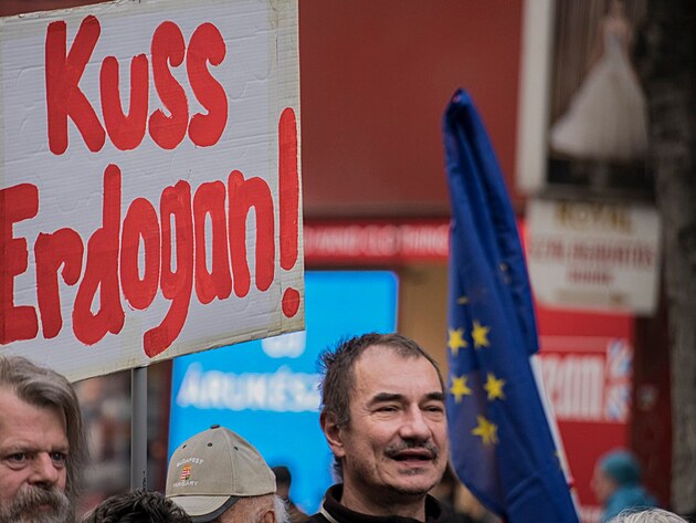 Demonstrace proti tureckmu prezidentovi Erdoganovi, Budape.