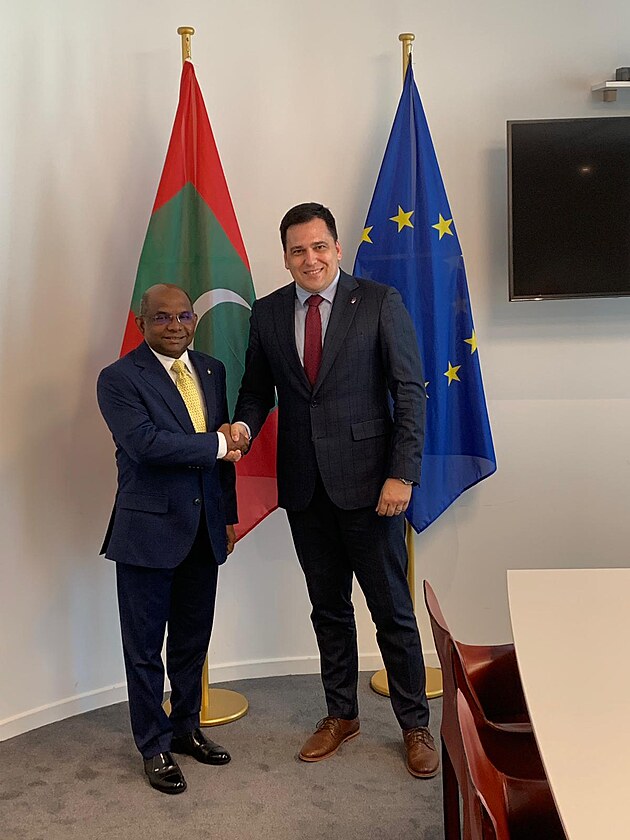 Koncem z mi v EP oficiln podkoval maledivsk ministr zahrani Abdulla Shahid.