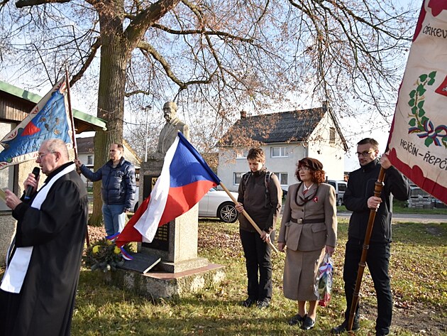 Lhota nad Moravou, pam�tn�k T.G. Masaryka a na�ich legion��� - veter�n� 1. sv�tov� v�lky.