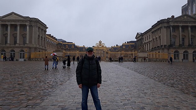 Ped hlavn branou do Versailles