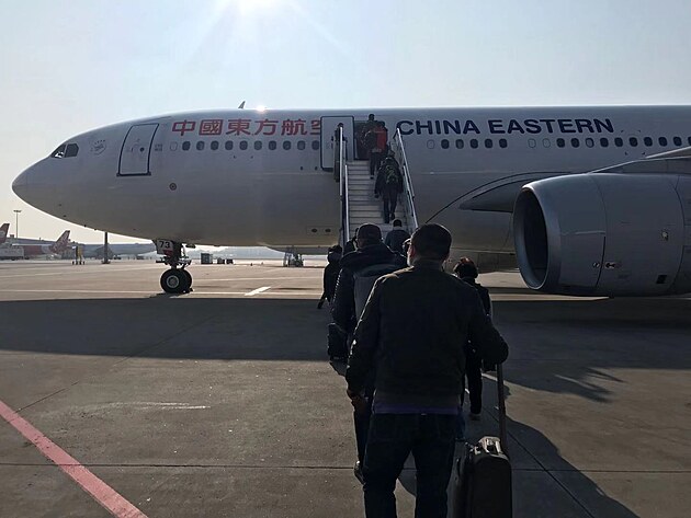 nastupujeme do letadla v Xi'anu