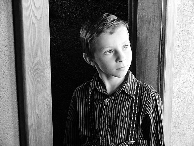 David Kovářík v roli Marie syna, skrze něhož odhalujeme nitro hlavní ženské postavy tohoto filmu.