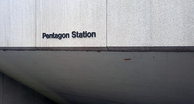Chtli jsme vm ukzat obrzek slavnho Pentagonu, ale tohle je jedin, co lze beztrestn vyfotit. Mus vm to stait.