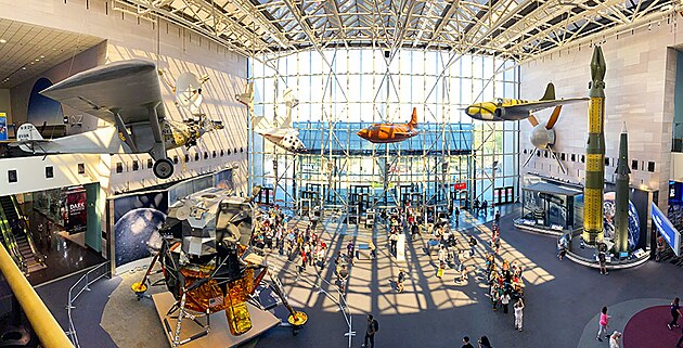 Nrodn muzeum letectv a kosmonautiky je ikonick msto, kde narazte pedevm na asn originly, jako je Ryan NYP, Lunrn modul LM-2, Space Ship One nebo Bell X-1