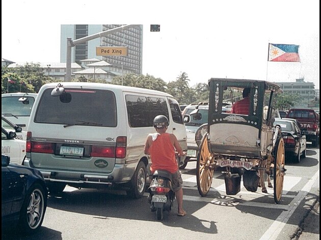 Provoz v Manile