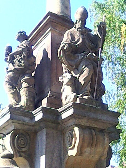 SV.LINHART (Leonard, Leonhard) - socha na vrcholn baroknm marinskm sloupu z roku 1717, msto Mirovice, okres Psek.